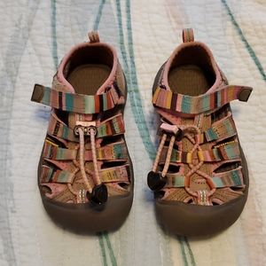 Size 9 kids Keens